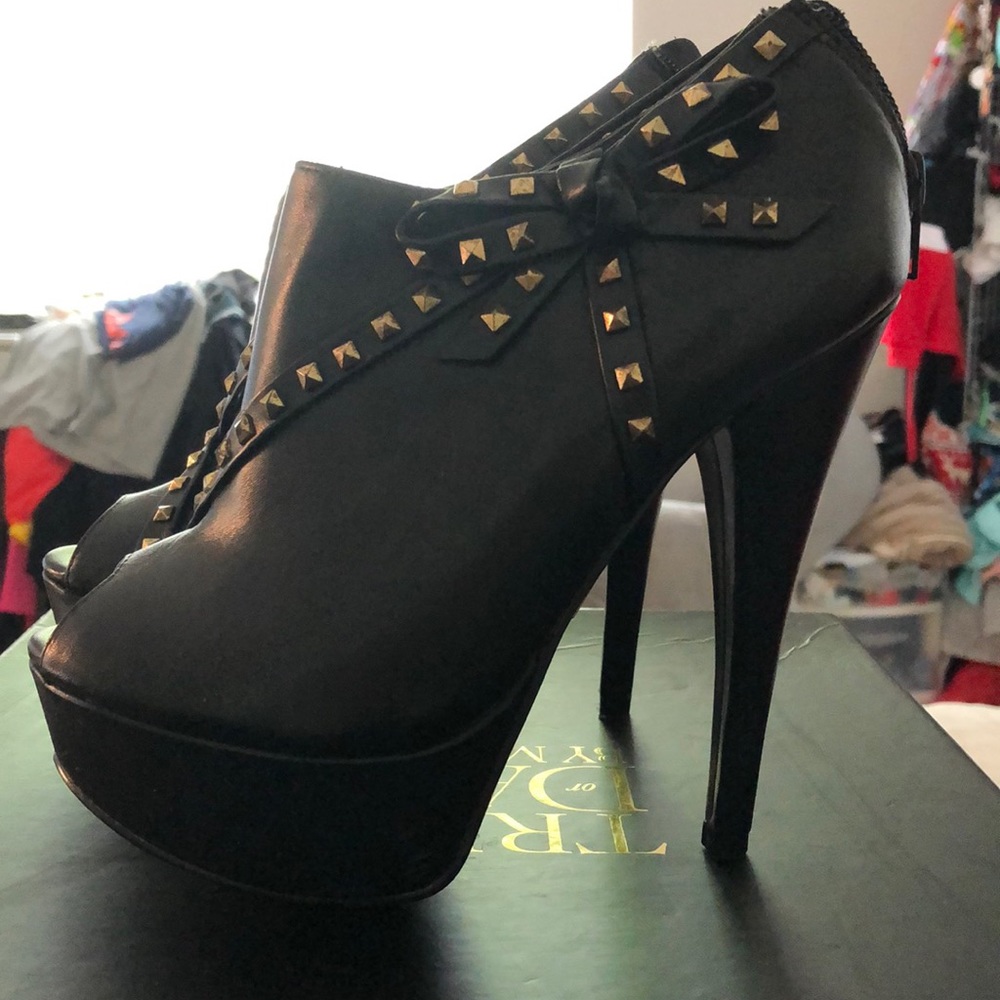 Truth or Dare-Madonna-Black Ankle Boors-Alegria-97